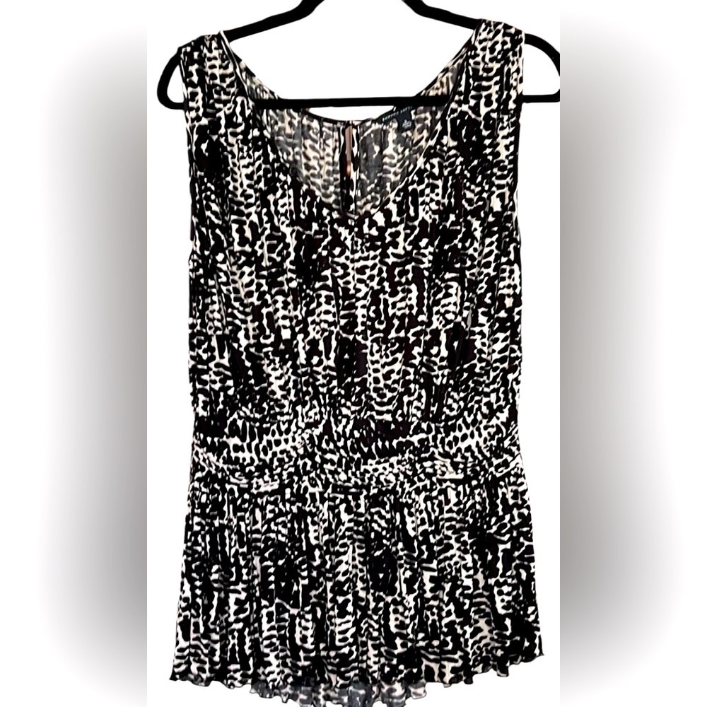 BANANA REPUBLIC Black/Cream Animal Print Sleeveless Babydoll Top, Small, GUC.